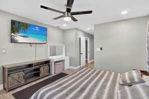 5 bedrooms, in-room safe, desk, iron/ironing board