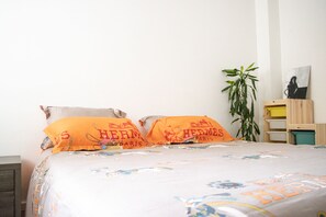 2 bedrooms, WiFi, bed sheets