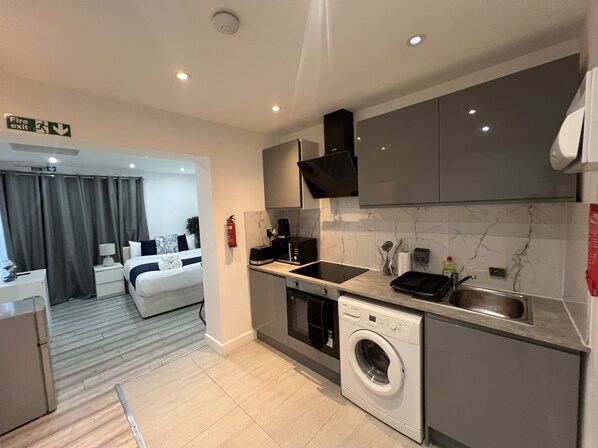 Fridge, microwave, oven, stovetop