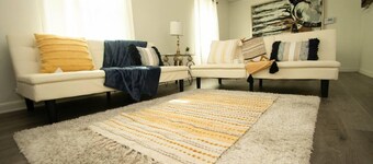 House - Sleeps 8 - Parking - Malls Close