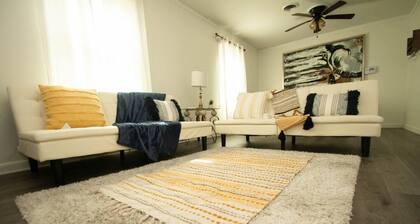 House - Sleeps 8 - Parking - Malls Close