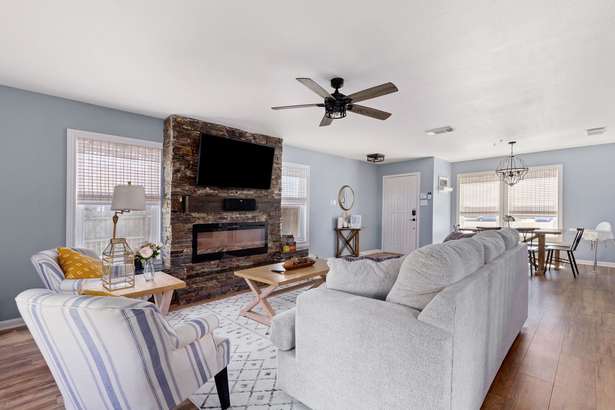 TV connectée, table de tennis de table, livres, médiathèque