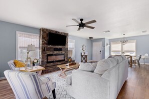 Smart-TV, bordtennis, bøker og musikkbibliotek