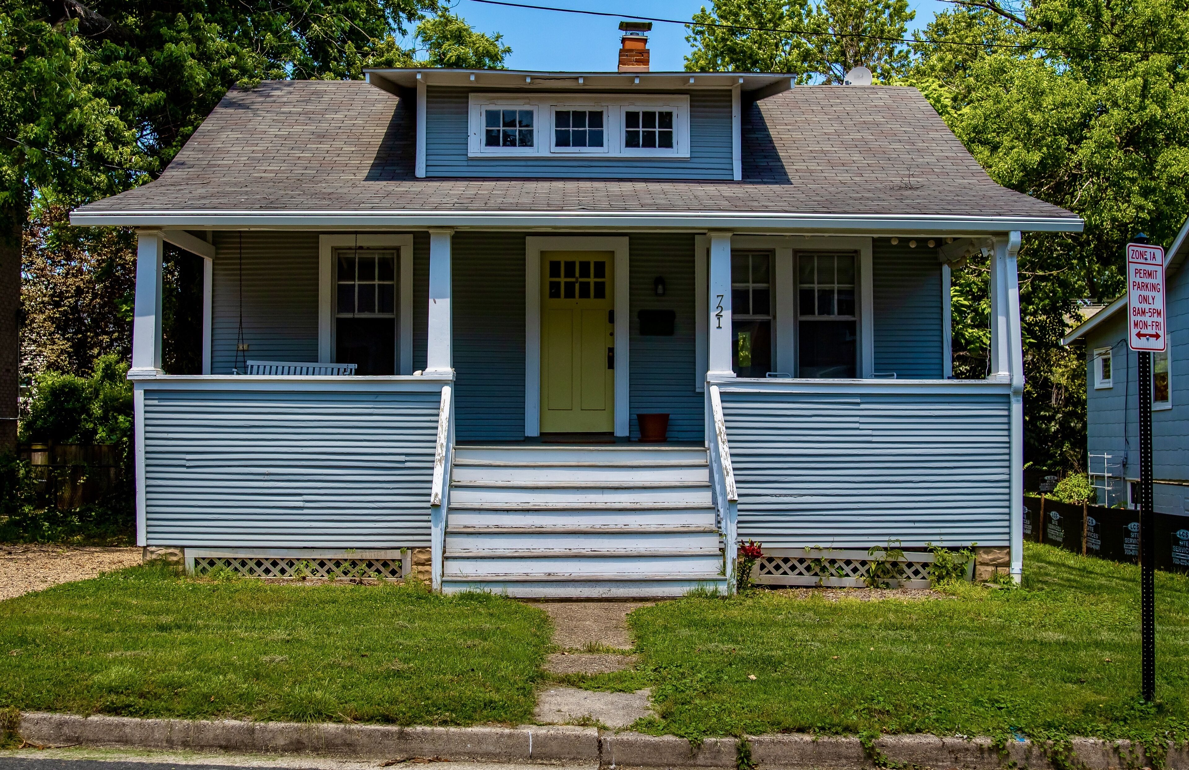 Sunny, Cozy Bungalow with Great Patio, Parking