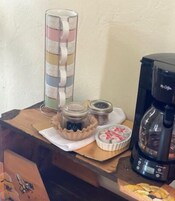 Quarto casal básico | Área de estar | TV de tela plana