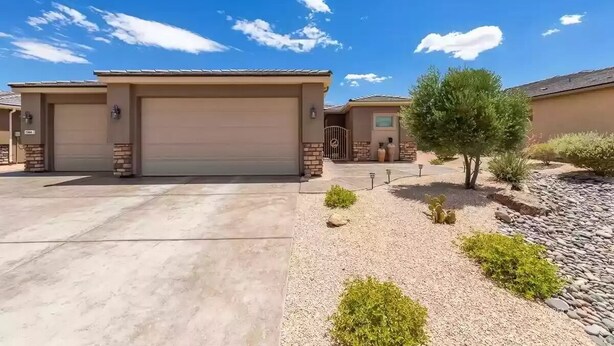 Property grounds - Stunning home w/ a beautiful view - 10 min or less to all Mesquite has to offer! (Mesquite)