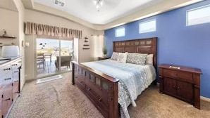 3 bedrooms, iron/ironing board, free WiFi, bed sheets - Stunning home w/ a beautiful view - 10 min or less to all Mesquite has to offer! (Mesquite)