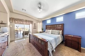 3 bedrooms, iron/ironing board, free WiFi, bed sheets - Stunning home w/ a beautiful view - 10 min or less to all Mesquite has to offer! (Mesquite)