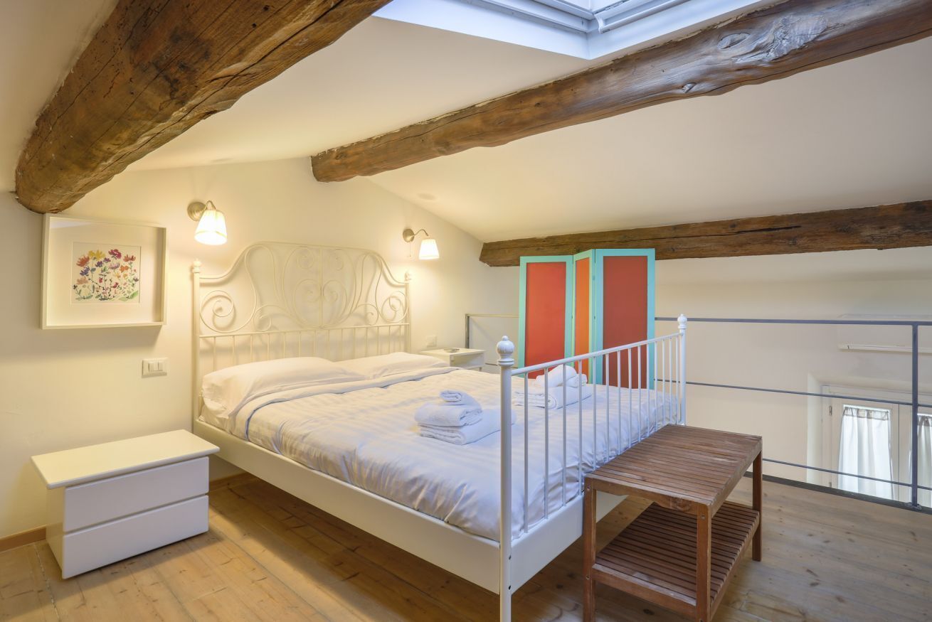 2 bedrooms, desk, iron/ironing board, WiFi