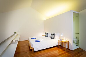 1 室のベッドルーム、アイロン / アイロン台、WiFi (無料)