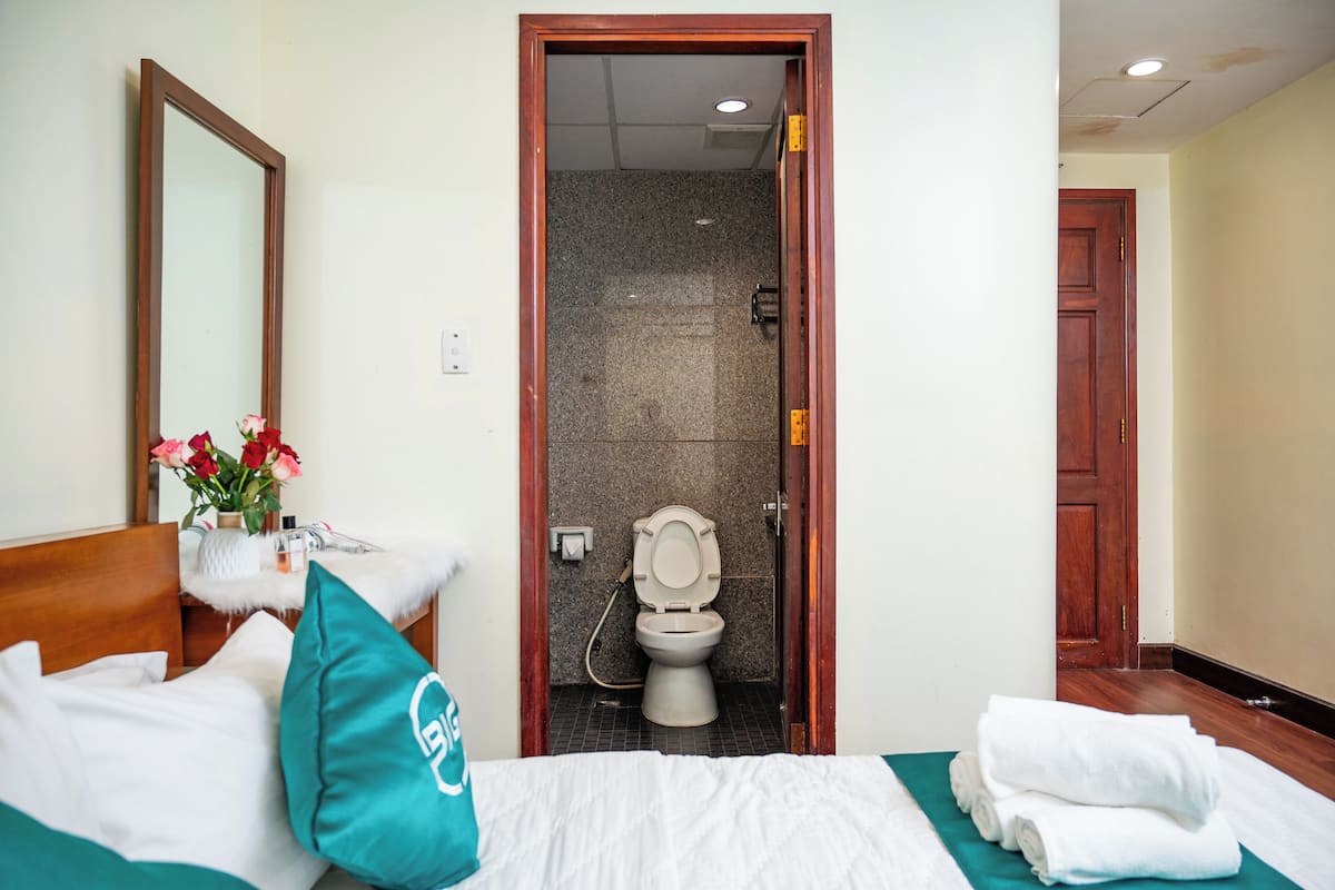 Economy Room | Premium bedding, free minibar, desk, free WiFi