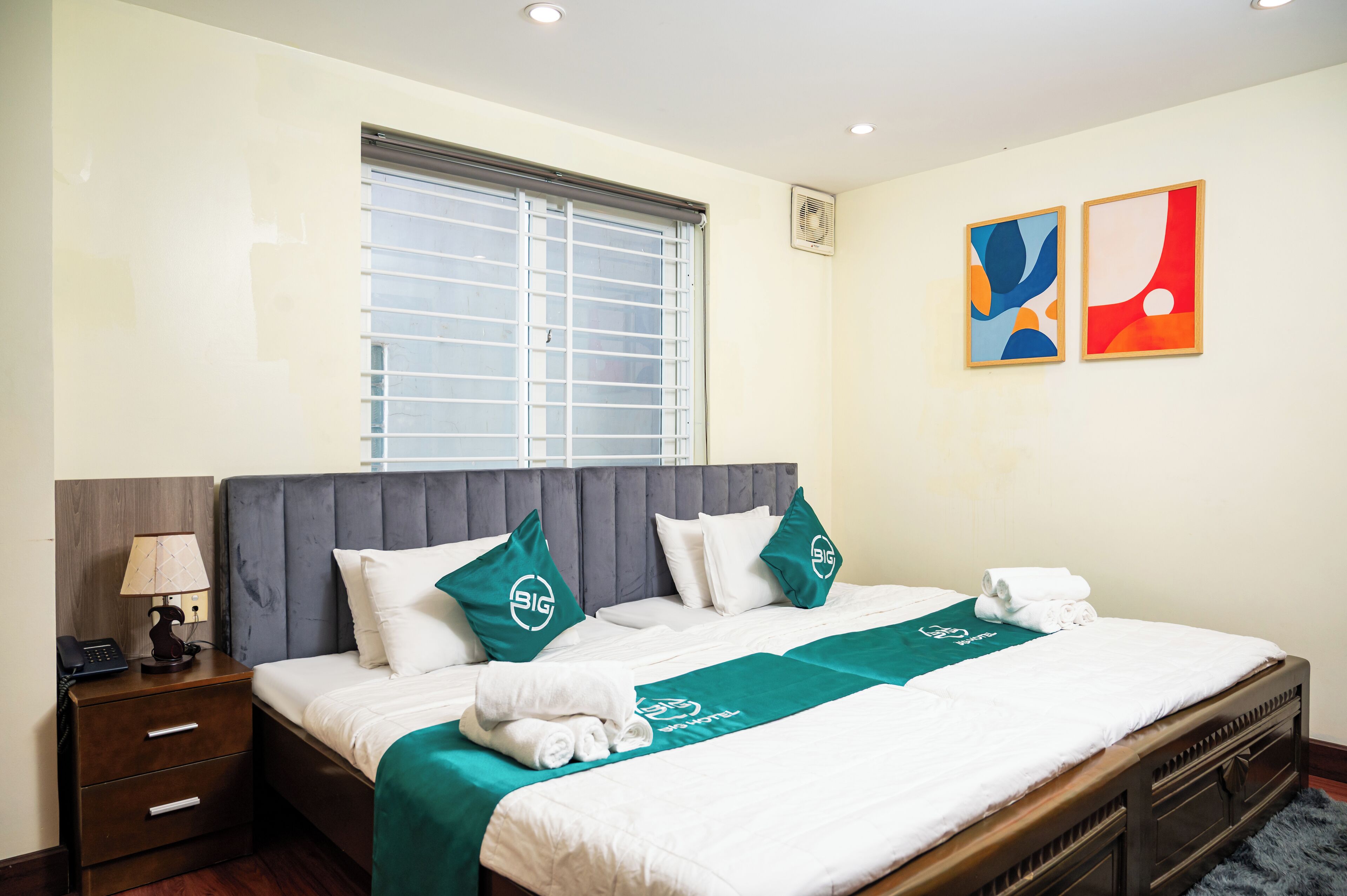 Standard-Zweibettzimmer | Blick auf die Stadt