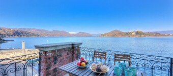 Stella Del Lago Pied Dans L'Eau, Arona, Italy