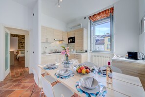 Dining - La Voce Del Lago Pied Dans L' Eau, Arona, Italy (Arona)