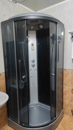 Basic Double Room | Bathroom | Shower, free toiletries, hair dryer, bathrobes