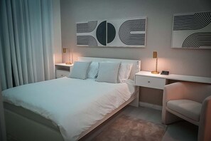 Iron/ironing board, travel crib, WiFi, bed sheets