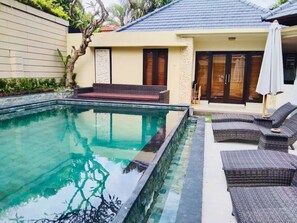 5 indoor pools, pool umbrellas, sun loungers - Villa Pulu Bali (Seminyak)