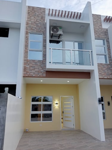 Popular Beachside Townhouse Unit 2 in Elyu