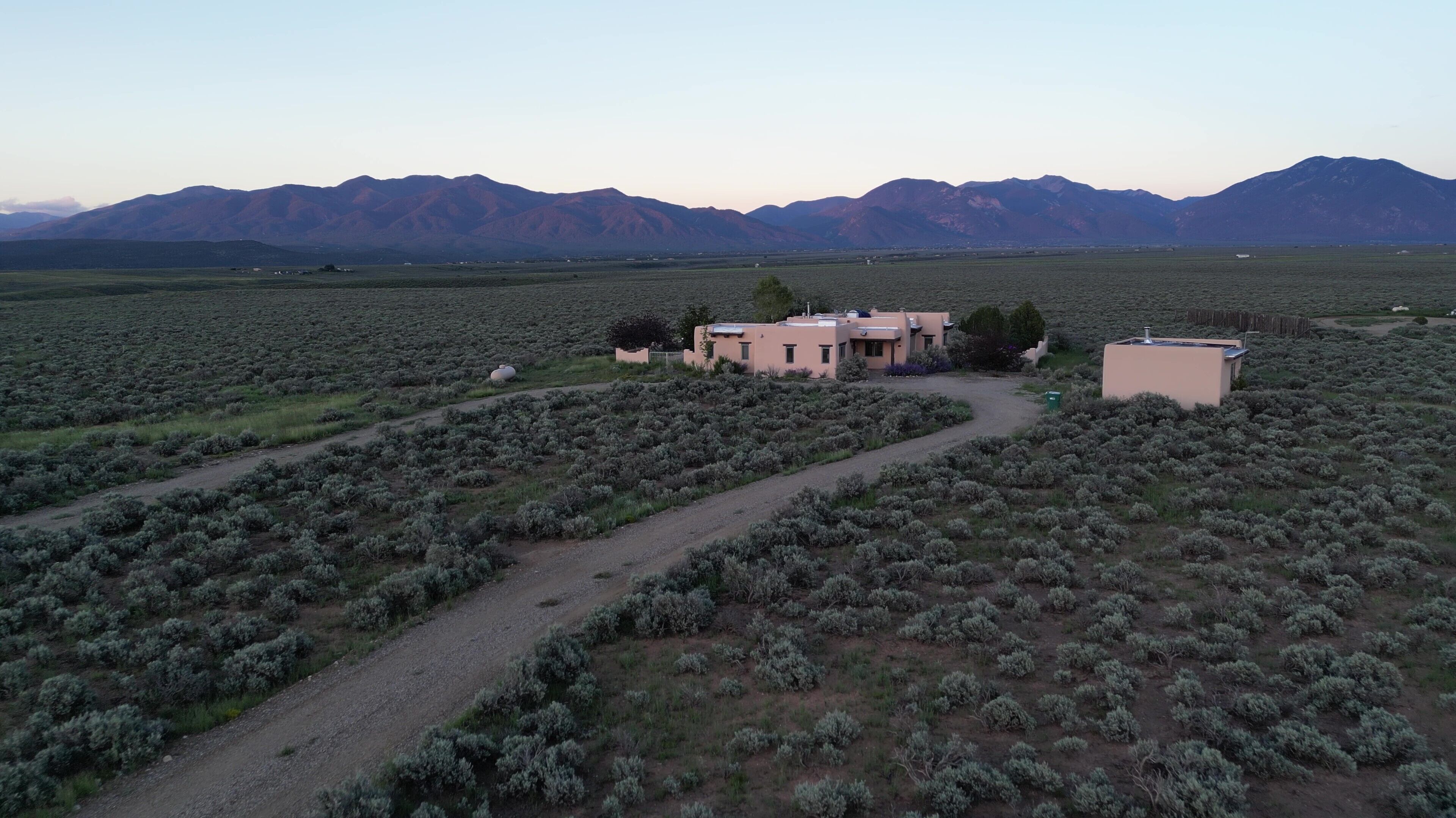Sage House - cozy adobe, incredible views, hot tub