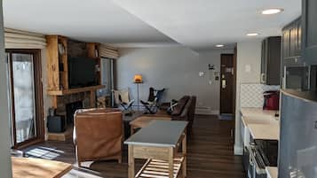 TV, fireplace