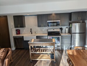 Microwave, oven, stovetop, dishwasher - Beautiful, Quiet Condo in Keystone! (Keystone)