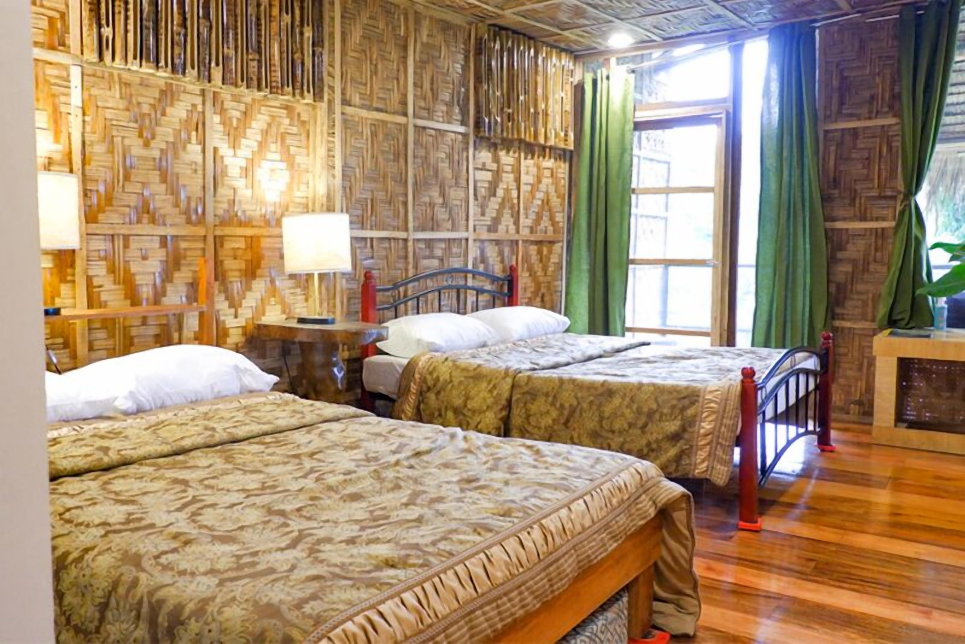 Family Cabin | Desk, bed sheets