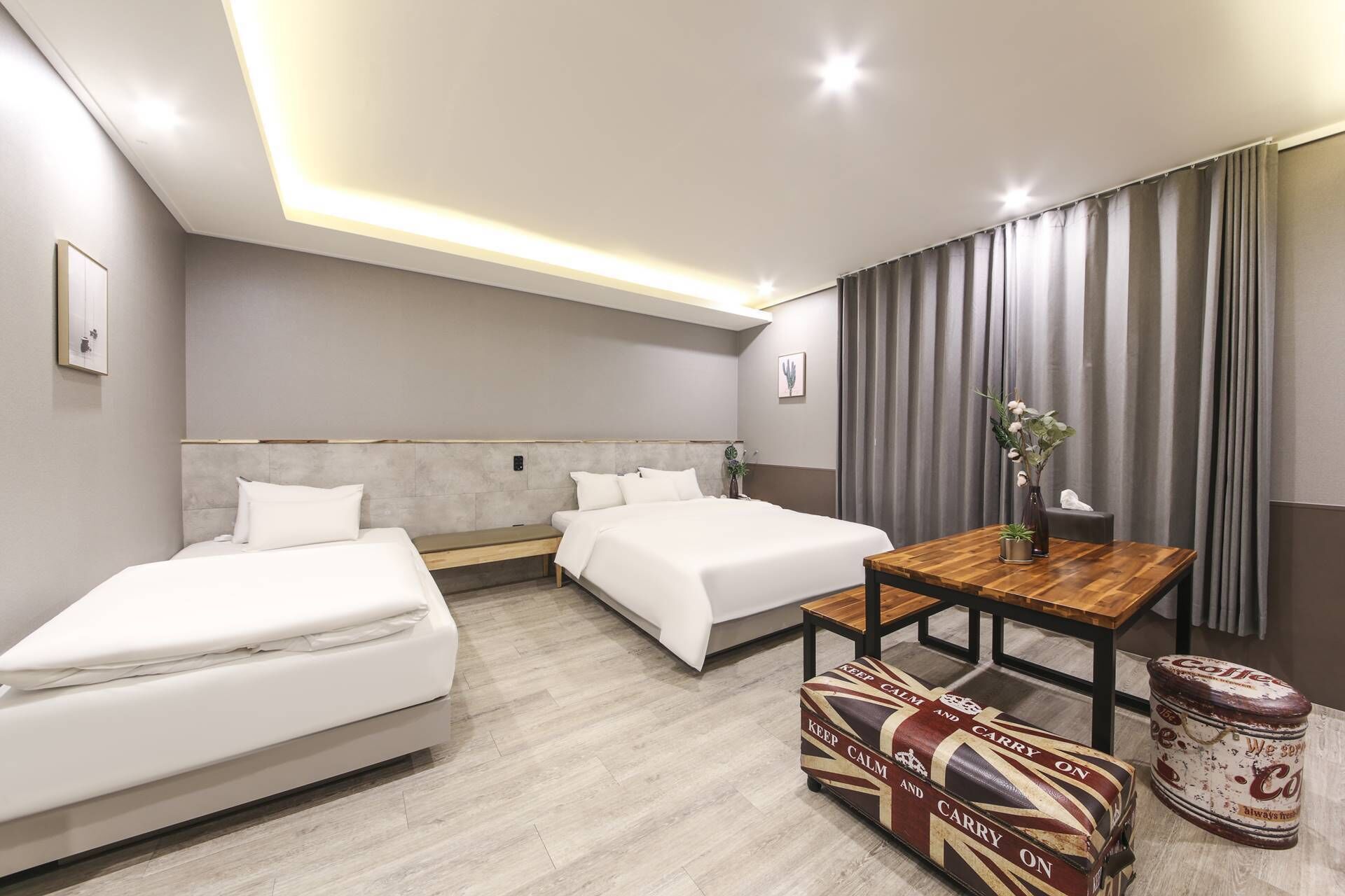 Family Suite Room | WiFi (free), individually decorated, individually furnished, bed sheets