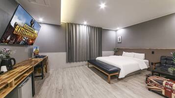 Deluxe Room | Individually decorated, individually furnished, free WiFi, bed sheets