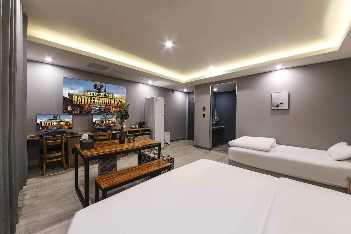 Family Suite Room | WiFi (free), individually decorated, individually furnished, bed sheets