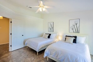 3 habitaciones, escritorio, tabla de planchar con plancha y wifi gratis