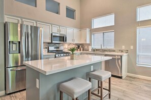 Fridge, microwave, stovetop, dishwasher - Private Pool & Community Perks: Mesa Home! (Mesa)