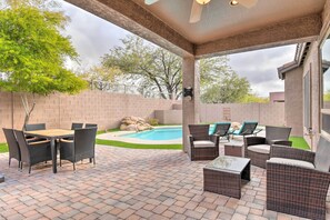 Outdoor dining - Private Pool & Community Perks: Mesa Home! (Mesa)