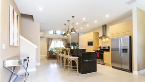 Coffee/tea maker, fridge, microwave, oven - 1 Mile to Disney: Modern Townhouse in Magic 3114 (Kissimmee)