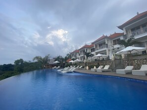 Outdoor pool - The Kama (Penida Island)