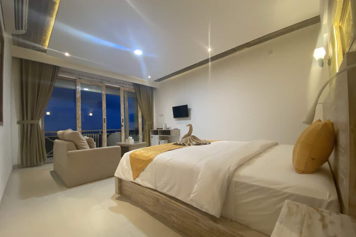 Superior Room | Egyptian cotton sheets, premium bedding, pillow-top beds, free minibar