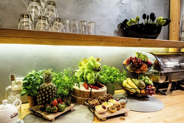 Free daily buffet breakfast