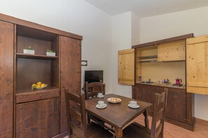 Standard Apartment, Multiple Bedrooms (1 Ala Birdi Cottage 150m From The) | Interior