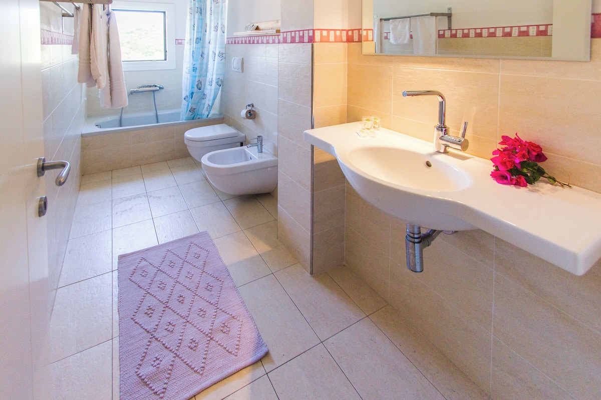 Standard Apartment, Multiple Bedrooms (Ea Bianca Trilocale 2Km From The) | Bathroom