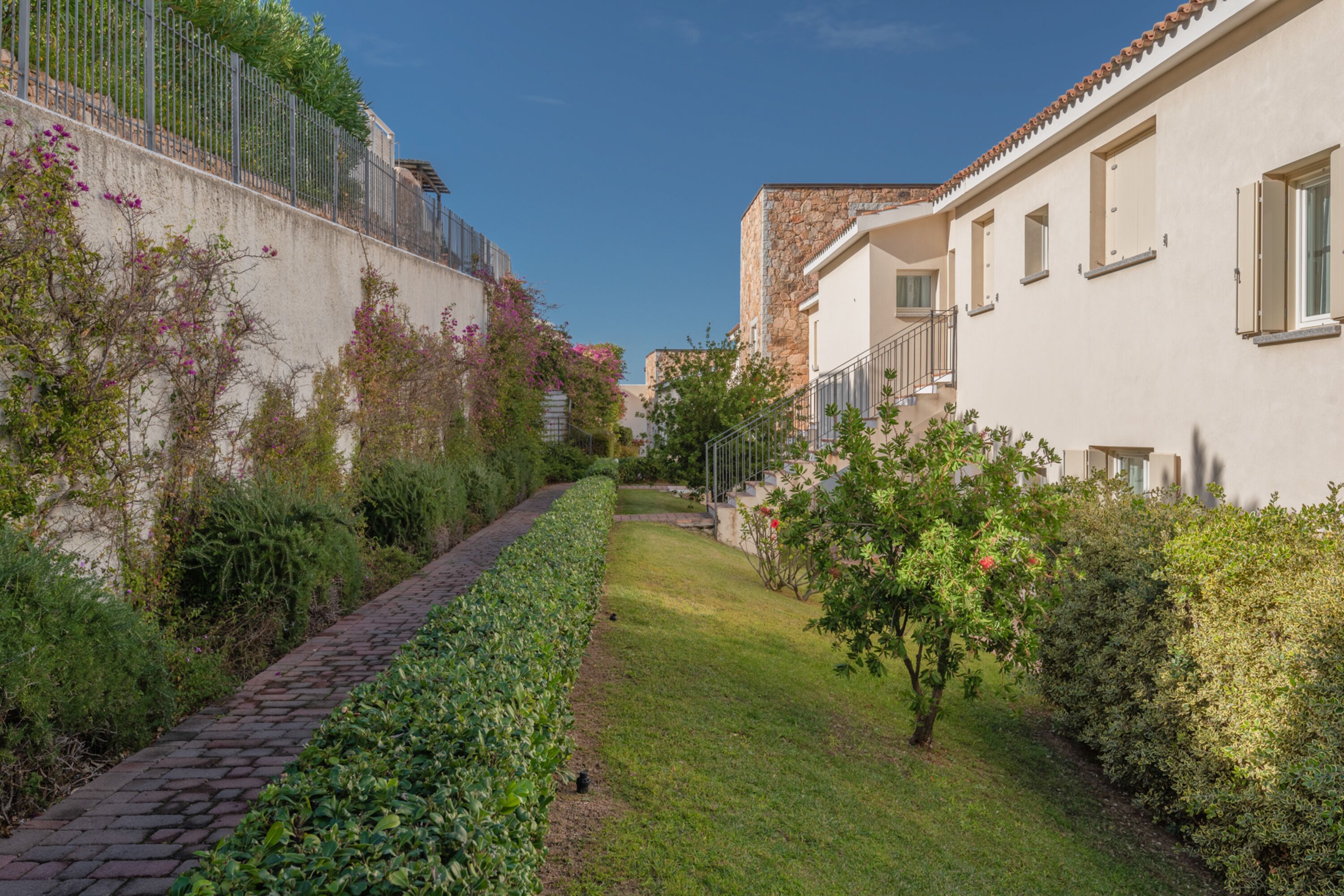 المنطقة المحيطة بالمنشأة