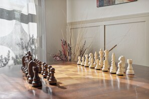 Game room - Sun kissed in Chandler (Chandler)