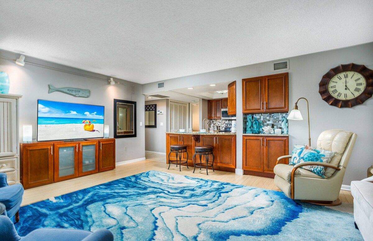Large living room with plenty of seating and a Smart TV including cable.