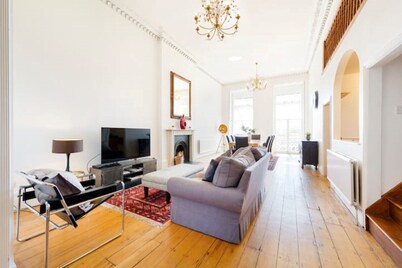 Clifton Georgian Balcony Apt - Simply Check In
