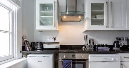 Spacious Central Chic Apartment - Simply Check In