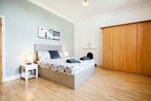 3 slaapkamers, een bureau, geluiddichte muren