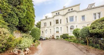 Clifton Spacious 3 Bed Apt&Parking-Simply Check In