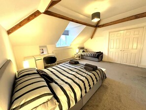 3 bedrooms, desk, soundproofing, iron/ironing board