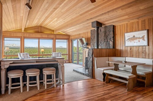 Panoramic Mountain & River Views. Home Plus 3 Master Suite Bungalows..A/C, Fireplace. W/D. Solitude.