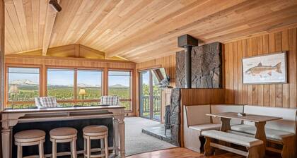 Panoramic Mountain & River Views. Home Plus 3 Master Suite Bungalows..A/C, Fireplace. W/D. Solitude.