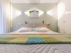 2 bedrooms, iron/ironing board, WiFi