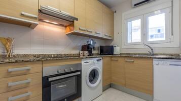 Fridge, microwave, oven, dishwasher